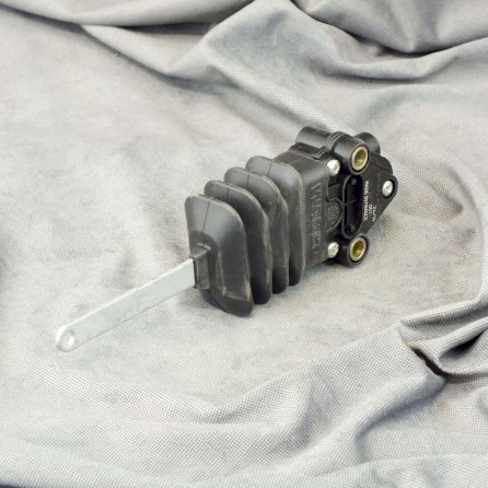 Levelling Valve