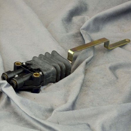 Levelling Valve